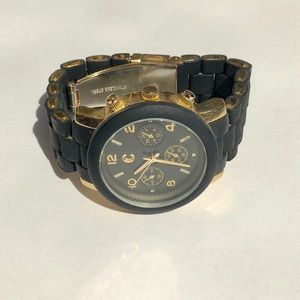 Black and gold watch *new battery*